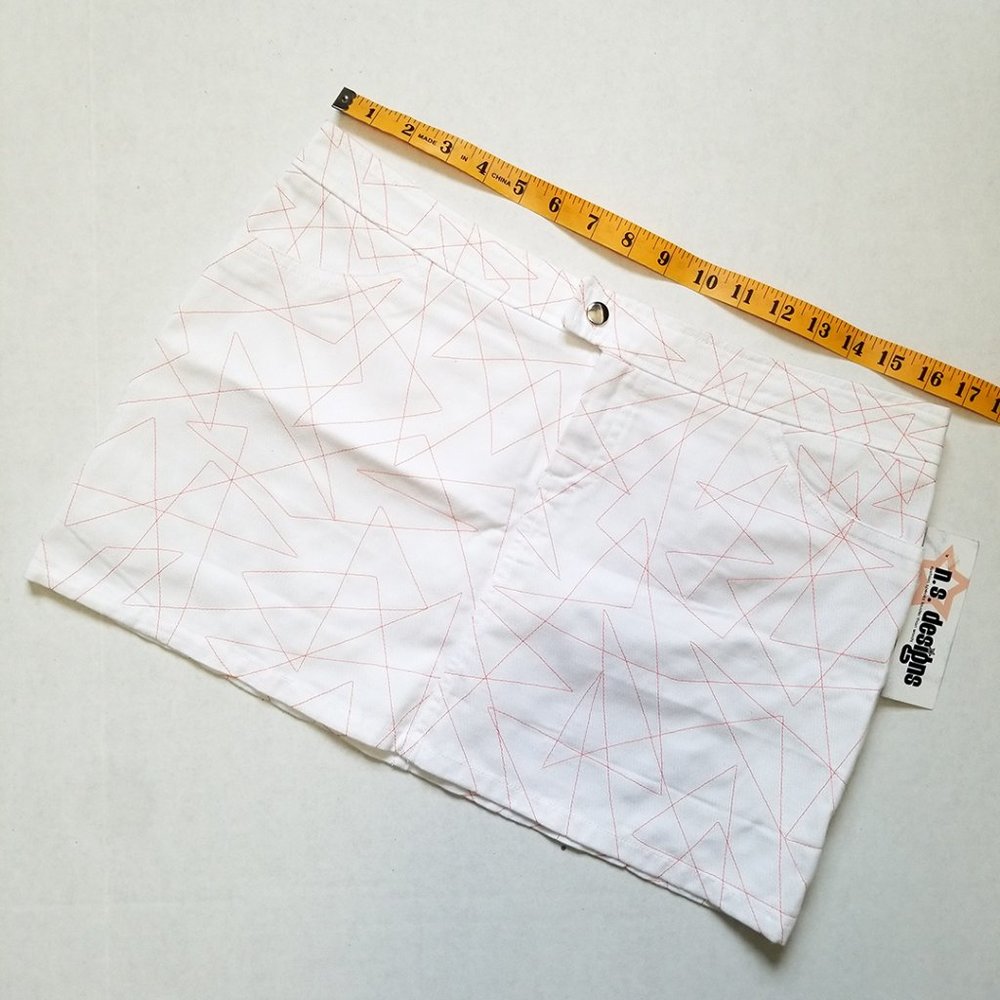 🇨🇦 White Mini Skirt With Stitching Detail
